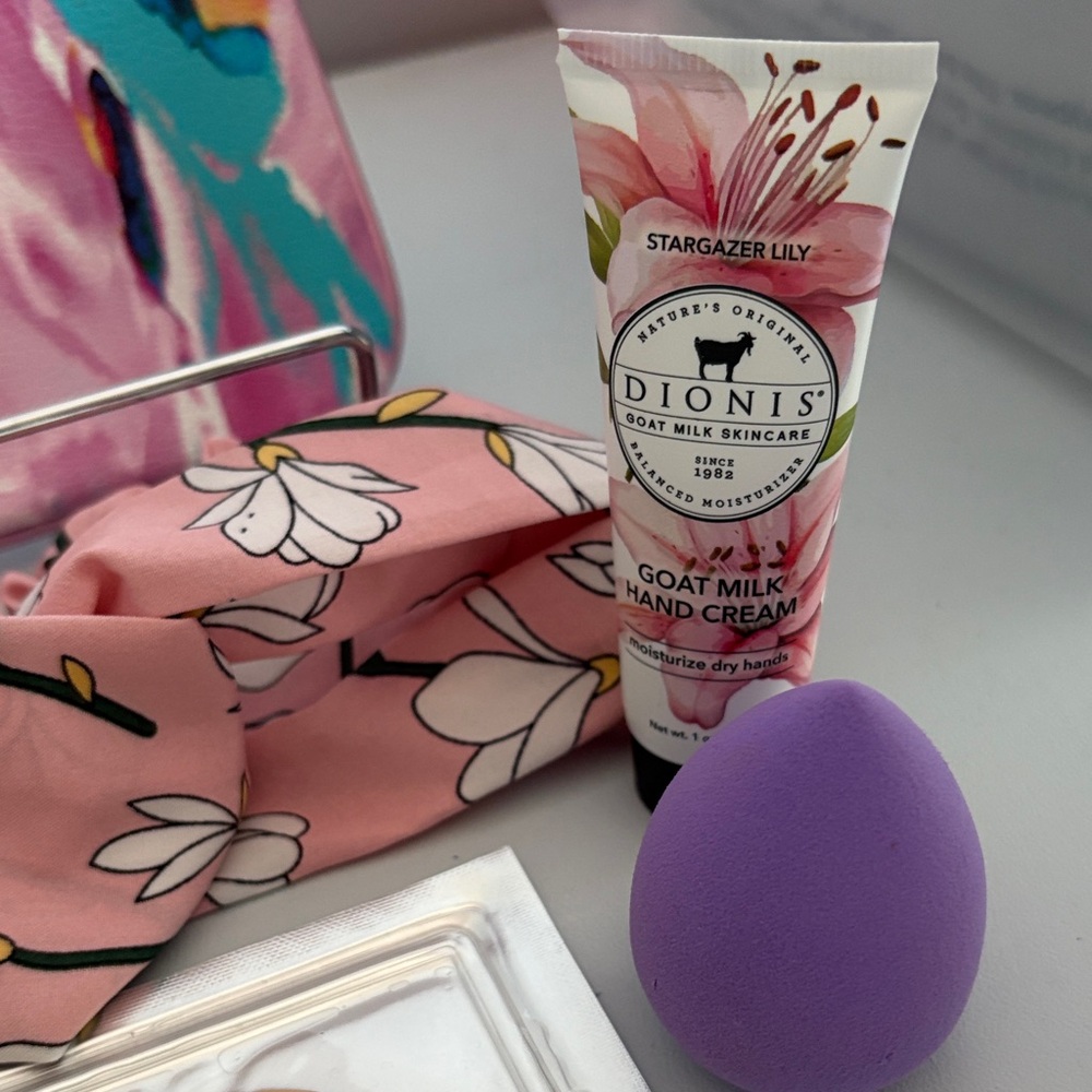 Half Caked Lipstick Set with Pink Floral Bag - Picture 4 of 4